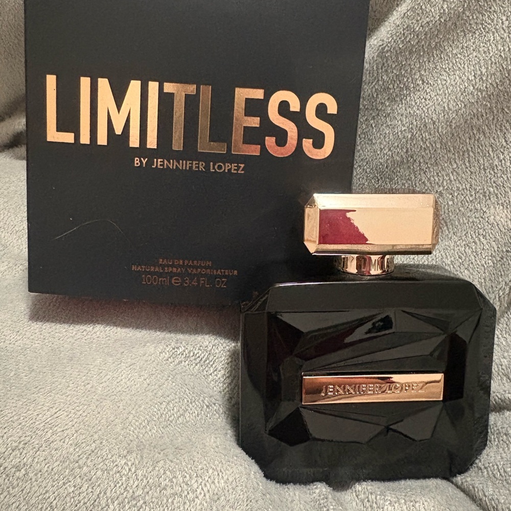 Jennifer Lopez Limitless Fragrance Box in Black and Gold